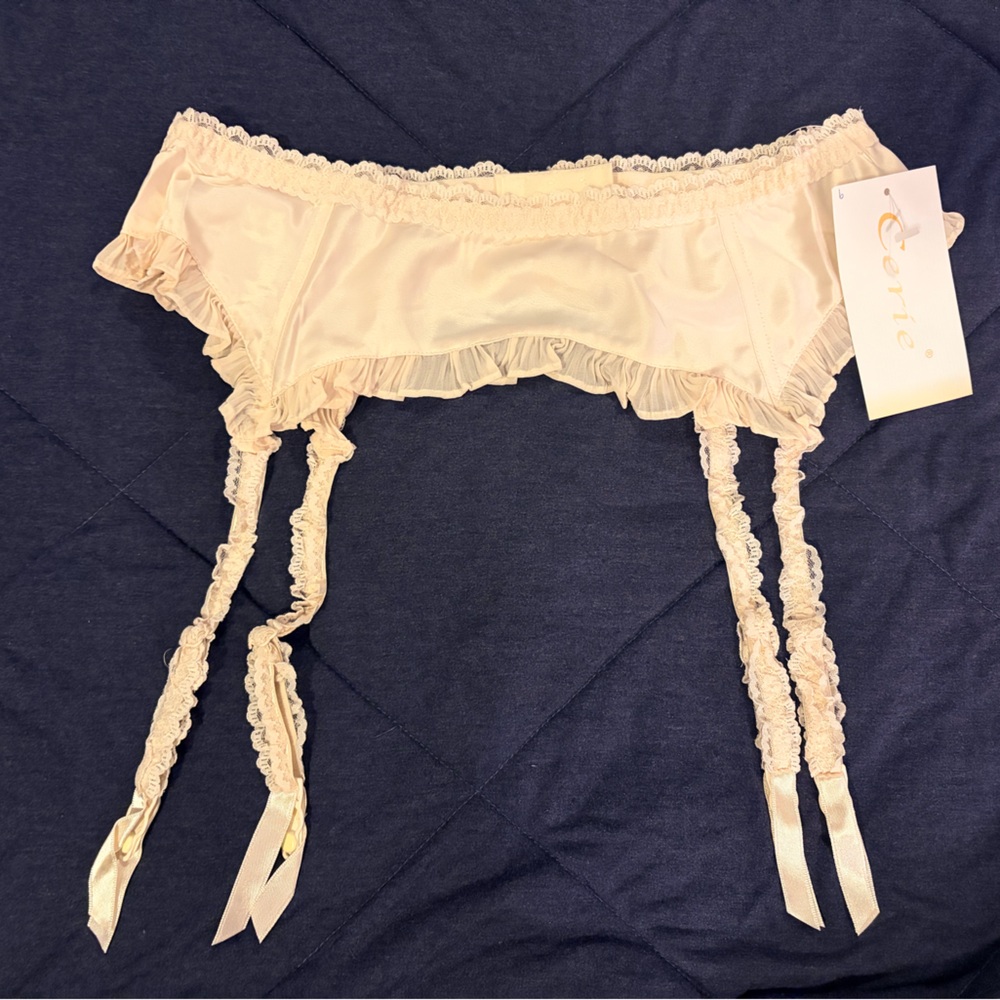 Vintage Cream Women's Garter
